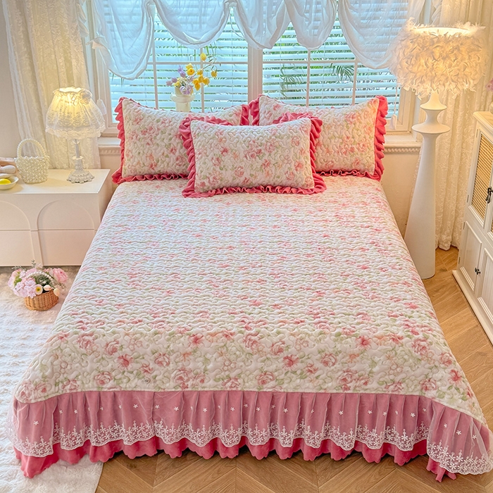 91家纺网 家纺一手货源 找家纺 九诺家纺 2025新款直播热款双层蕾丝花边牛奶绒印花床盖四件套床盖单件三件套 风情-花舞轻盈