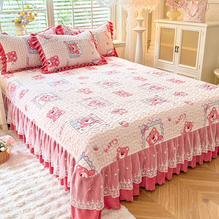 91家纺网 家纺一手货源 找家纺 九诺家纺 2025新款直播热款双层蕾丝花边牛奶绒印花床盖四件套床盖单件三件套 风情-快乐回忆