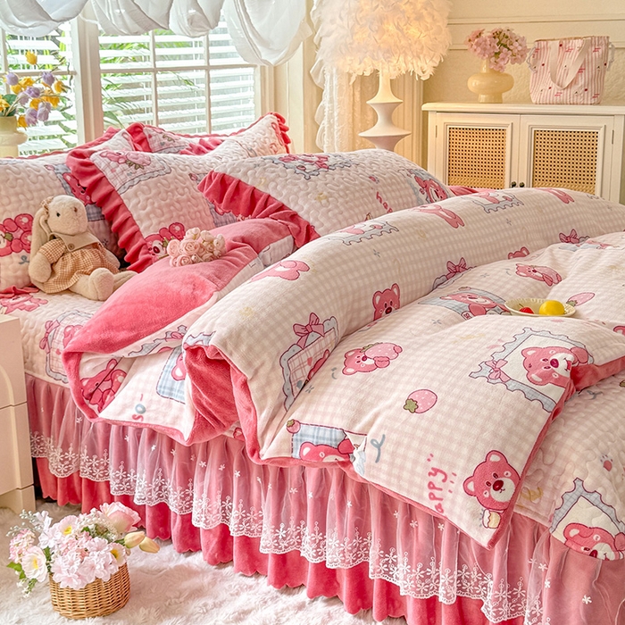 91家纺网 家纺一手货源 找家纺 九诺家纺 2025新款直播热款双层蕾丝花边牛奶绒印花床盖四件套床盖单件三件套 风情-快乐回忆