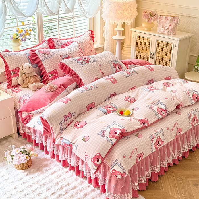 91家纺网 家纺一手货源 找家纺 九诺家纺 2025新款直播热款双层蕾丝花边牛奶绒印花床盖四件套床盖单件三件套 风情-快乐回忆