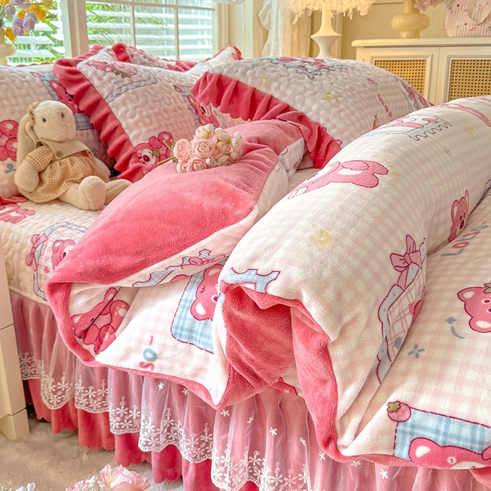 91家纺网 家纺一手货源 找家纺 九诺家纺 2025新款直播热款双层蕾丝花边牛奶绒印花床盖四件套床盖单件三件套 风情-快乐回忆