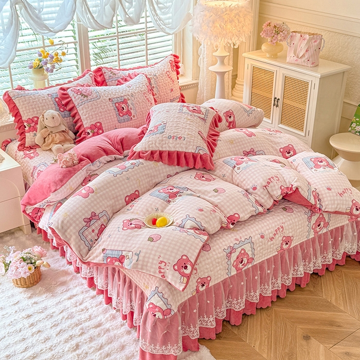 91家纺网 家纺一手货源 找家纺 九诺家纺 2025新款直播热款双层蕾丝花边牛奶绒印花床盖四件套床盖单件三件套 风情-快乐回忆