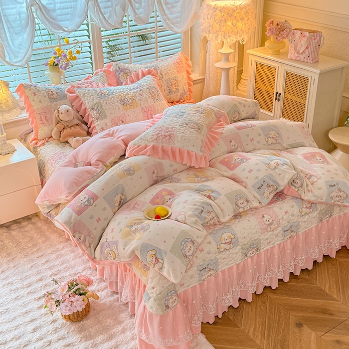 91家纺网 家纺一手货源 找家纺 九诺家纺 2025新款直播热款双层蕾丝花边牛奶绒印花床盖四件套床盖单件三件套 风情-萌宠之家