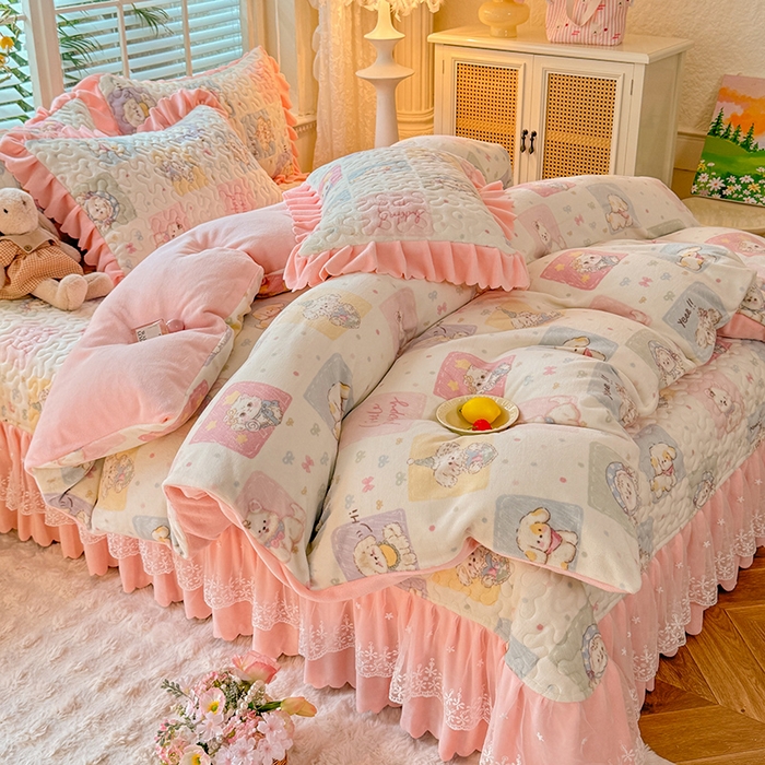 91家纺网 家纺一手货源 找家纺 九诺家纺 2025新款直播热款双层蕾丝花边牛奶绒印花床盖四件套床盖单件三件套 风情-萌宠之家