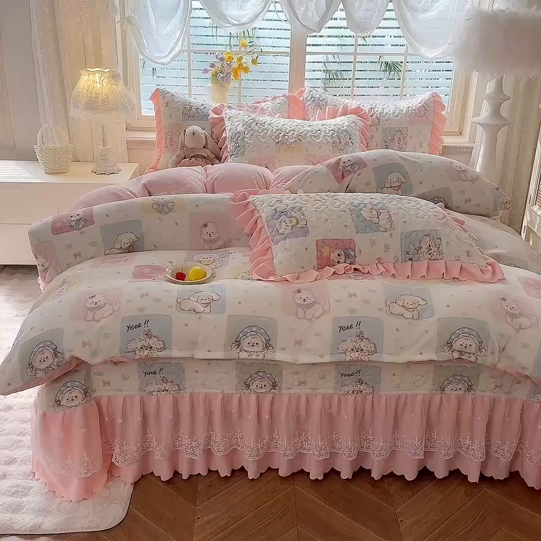 91家纺网 家纺一手货源 找家纺 九诺家纺 2025新款直播热款双层蕾丝花边牛奶绒印花床盖四件套床盖单件三件套 风情-萌宠之家