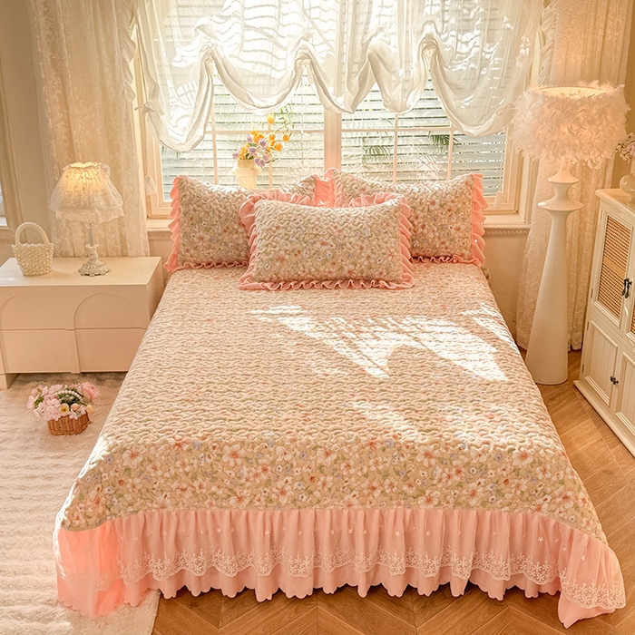 91家纺网 家纺一手货源 找家纺 九诺家纺 2025新款直播热款双层蕾丝花边牛奶绒印花床盖四件套床盖单件三件套 风情-梦境花语