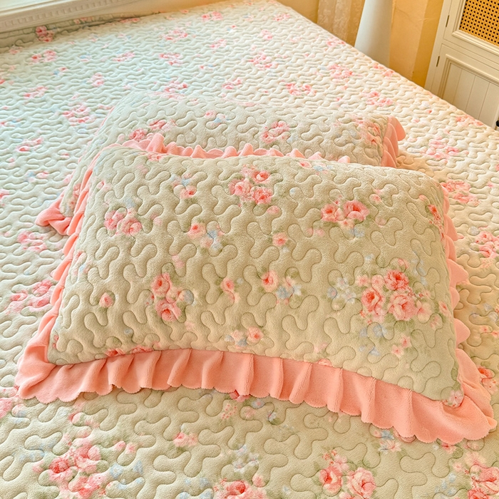 91家纺网 家纺一手货源 找家纺 九诺家纺 2025新款直播热款双层蕾丝花边牛奶绒印花床盖四件套床盖单件三件套 风情-沐熙花