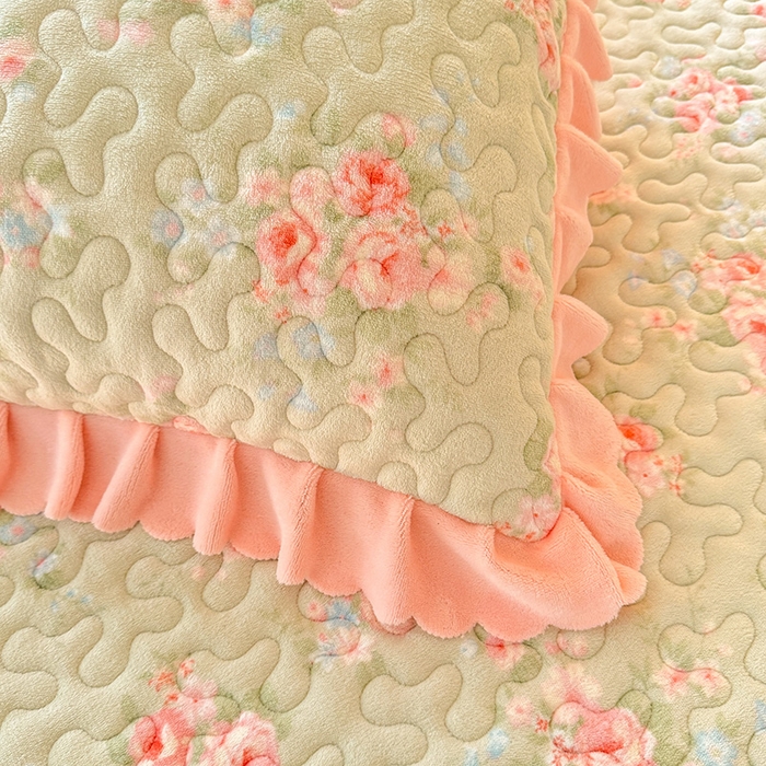 91家纺网 家纺一手货源 找家纺 九诺家纺 2025新款直播热款双层蕾丝花边牛奶绒印花床盖四件套床盖单件三件套 风情-沐熙花