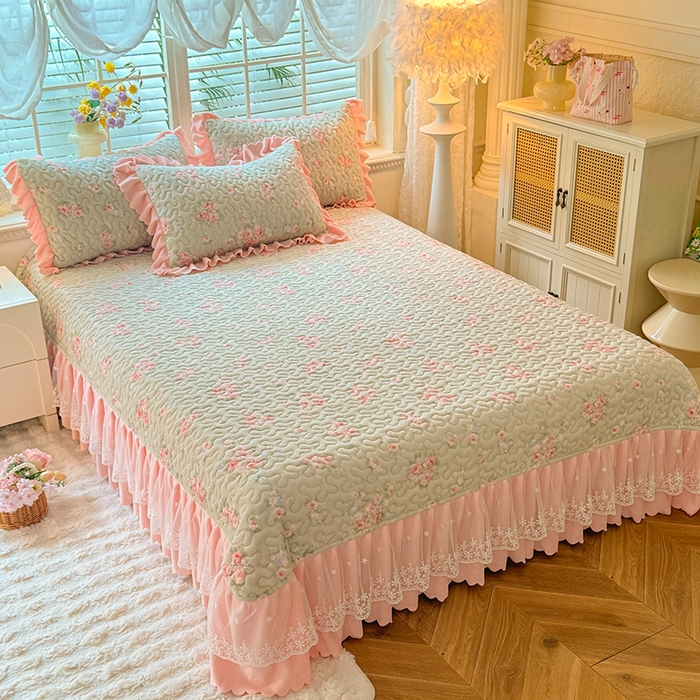 91家纺网 家纺一手货源 找家纺 九诺家纺 2025新款直播热款双层蕾丝花边牛奶绒印花床盖四件套床盖单件三件套 风情-沐熙花