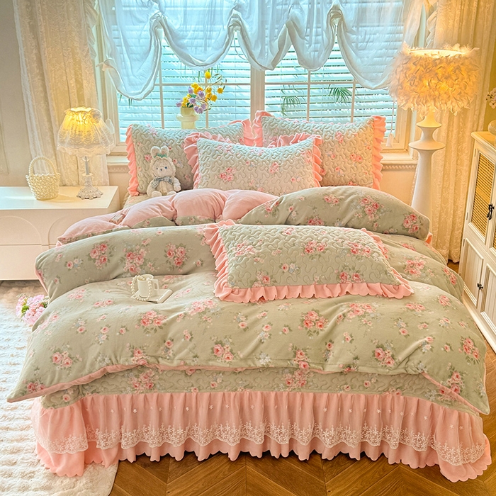 91家纺网 家纺一手货源 找家纺 九诺家纺 2025新款直播热款双层蕾丝花边牛奶绒印花床盖四件套床盖单件三件套 风情-沐熙花