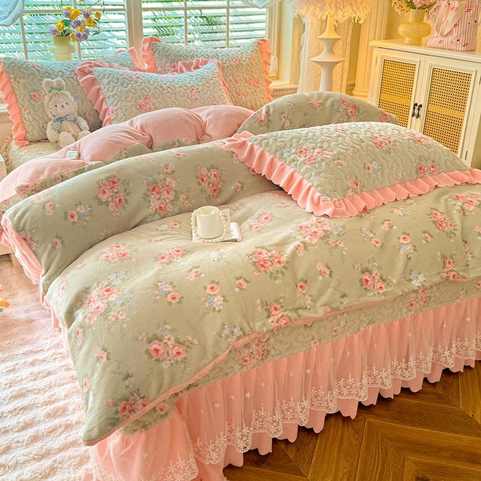 91家纺网 家纺一手货源 找家纺 九诺家纺 2025新款直播热款双层蕾丝花边牛奶绒印花床盖四件套床盖单件三件套 风情-沐熙花