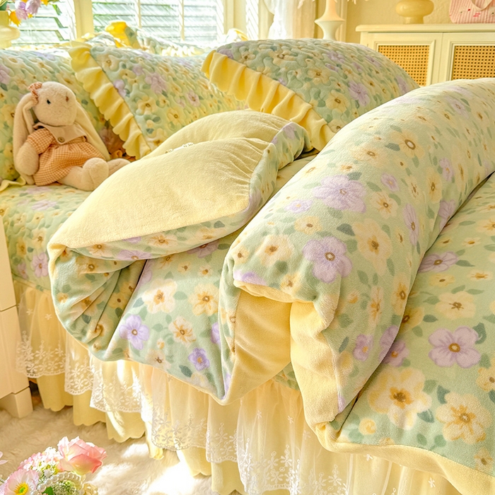 91家纺网 家纺一手货源 找家纺 九诺家纺 2025新款直播热款双层蕾丝花边牛奶绒印花床盖四件套床盖单件三件套 风情-暖阳之春