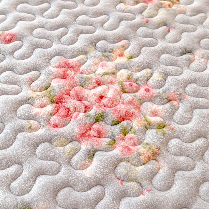 91家纺网 家纺一手货源 找家纺 九诺家纺 2025新款直播热款双层蕾丝花边牛奶绒印花床盖四件套床盖单件三件套 风情-柔情花梦