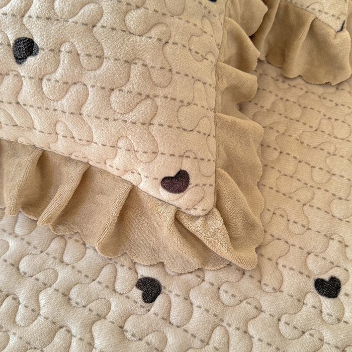 91家纺网 家纺一手货源 找家纺 九诺家纺 2025新款直播热款双层蕾丝花边牛奶绒印花床盖四件套床盖单件三件套 风情-心动旋律