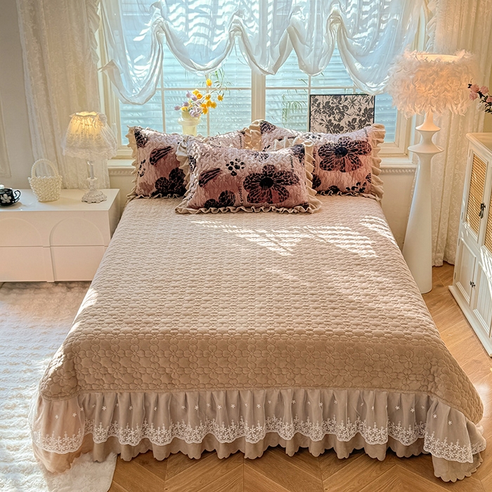 91家纺网 家纺一手货源 找家纺 九诺家纺 2025新款直播热款双层蕾丝花边牛奶绒印花床盖四件套床盖单件三件套 时光-豹纹花语