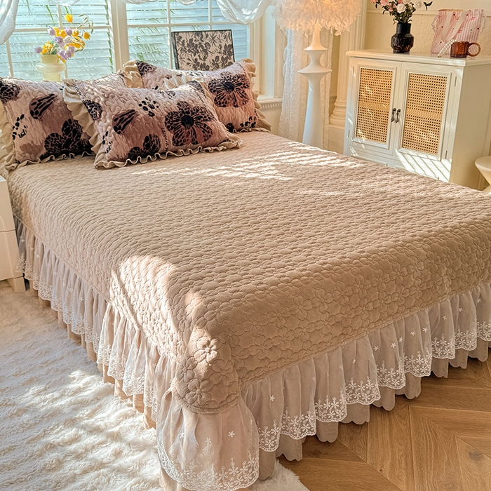 91家纺网 家纺一手货源 找家纺 九诺家纺 2025新款直播热款双层蕾丝花边牛奶绒印花床盖四件套床盖单件三件套 时光-豹纹花语