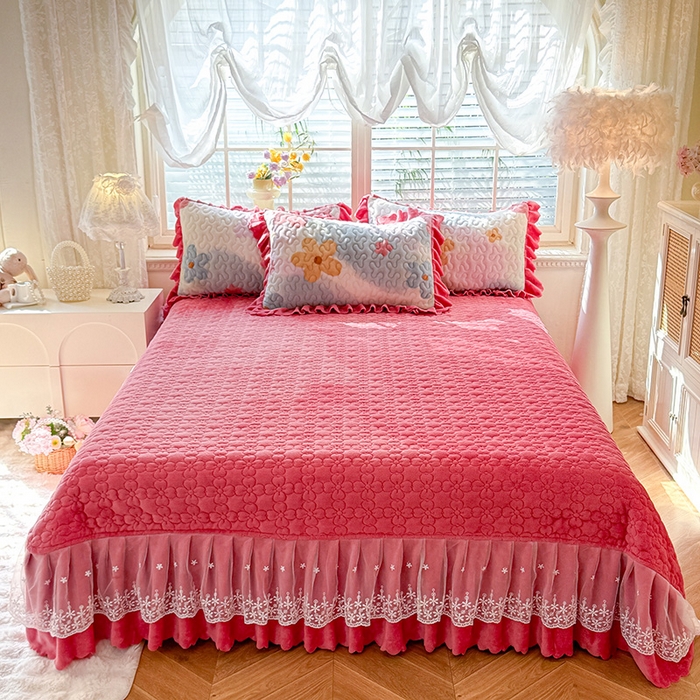 91家纺网 家纺一手货源 找家纺 九诺家纺 2025新款直播热款双层蕾丝花边牛奶绒印花床盖四件套床盖单件三件套 时光-花海