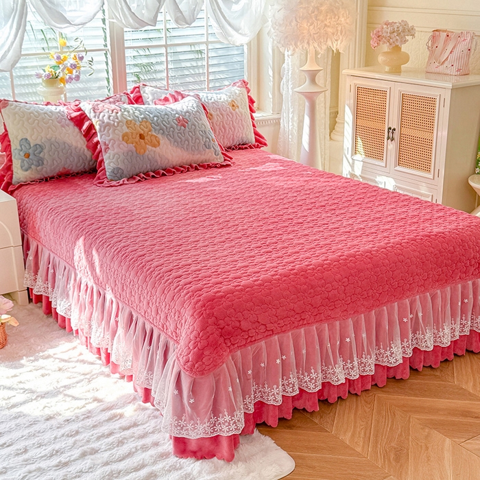 91家纺网 家纺一手货源 找家纺 九诺家纺 2025新款直播热款双层蕾丝花边牛奶绒印花床盖四件套床盖单件三件套 时光-花海