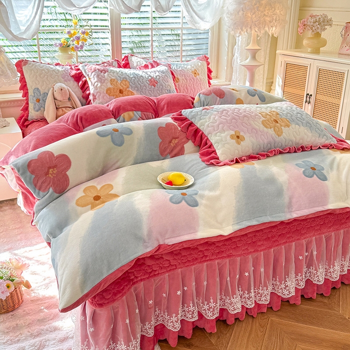 91家纺网 家纺一手货源 找家纺 九诺家纺 2025新款直播热款双层蕾丝花边牛奶绒印花床盖四件套床盖单件三件套 时光-花海