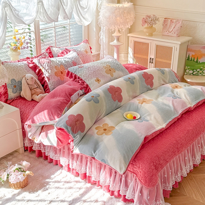 91家纺网 家纺一手货源 找家纺 九诺家纺 2025新款直播热款双层蕾丝花边牛奶绒印花床盖四件套床盖单件三件套 时光-花海