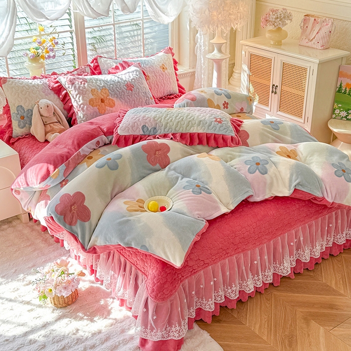 91家纺网 家纺一手货源 找家纺 九诺家纺 2025新款直播热款双层蕾丝花边牛奶绒印花床盖四件套床盖单件三件套 时光-花海