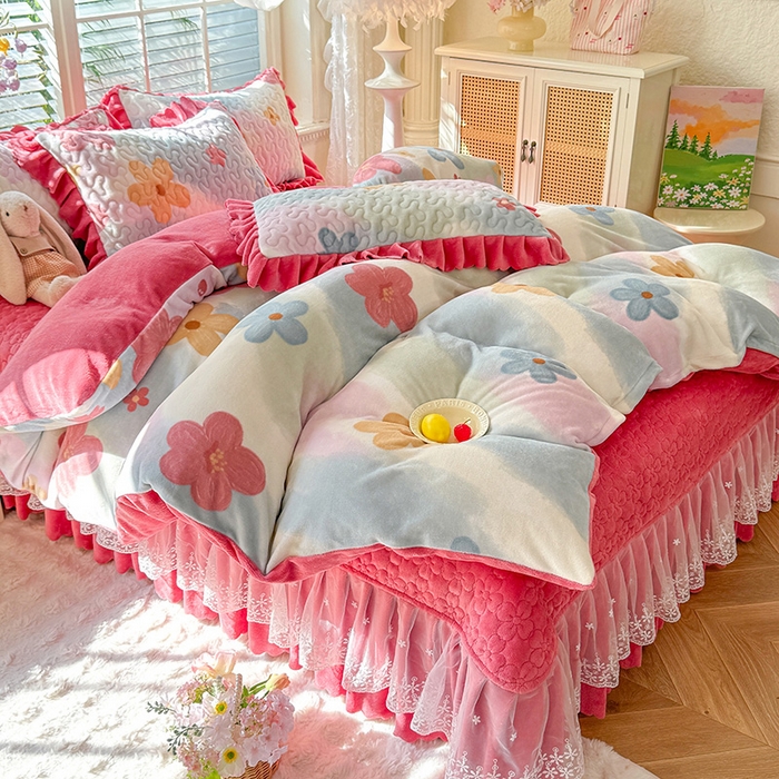 91家纺网 家纺一手货源 找家纺 九诺家纺 2025新款直播热款双层蕾丝花边牛奶绒印花床盖四件套床盖单件三件套 时光-花海