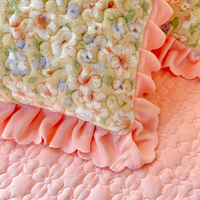 91家纺网 家纺一手货源 找家纺 九诺家纺 2025新款直播热款双层蕾丝花边牛奶绒印花床盖四件套床盖单件三件套 时光-花境花语