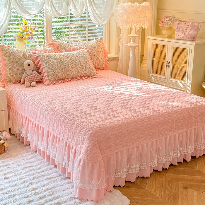 91家纺网 家纺一手货源 找家纺 九诺家纺 2025新款直播热款双层蕾丝花边牛奶绒印花床盖四件套床盖单件三件套 时光-花境花语