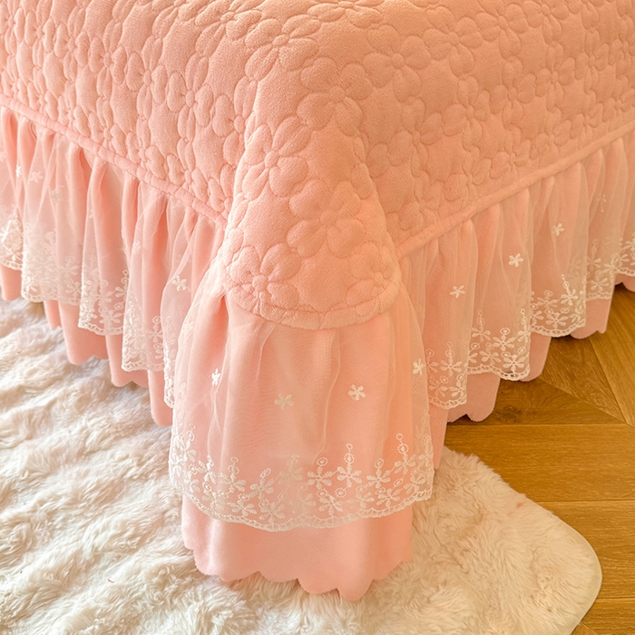 91家纺网 家纺一手货源 找家纺 九诺家纺 2025新款直播热款双层蕾丝花边牛奶绒印花床盖四件套床盖单件三件套 时光-花境花语