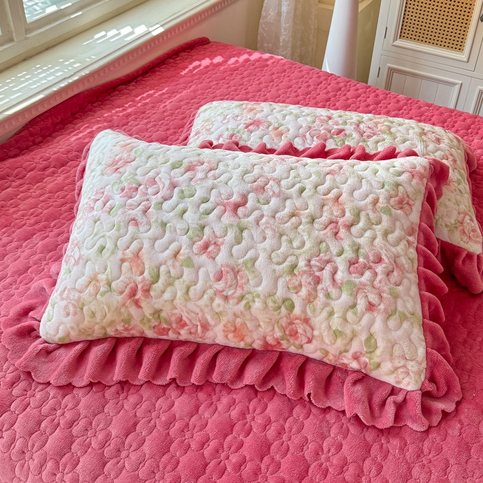 91家纺网 家纺一手货源 找家纺 九诺家纺 2025新款直播热款双层蕾丝花边牛奶绒印花床盖四件套床盖单件三件套 时光-花舞轻盈