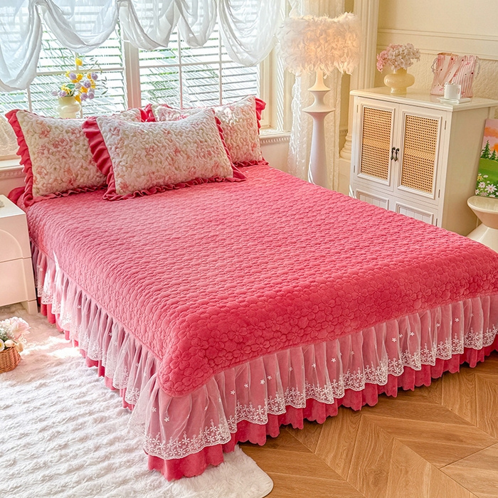 91家纺网 家纺一手货源 找家纺 九诺家纺 2025新款直播热款双层蕾丝花边牛奶绒印花床盖四件套床盖单件三件套 时光-花舞轻盈