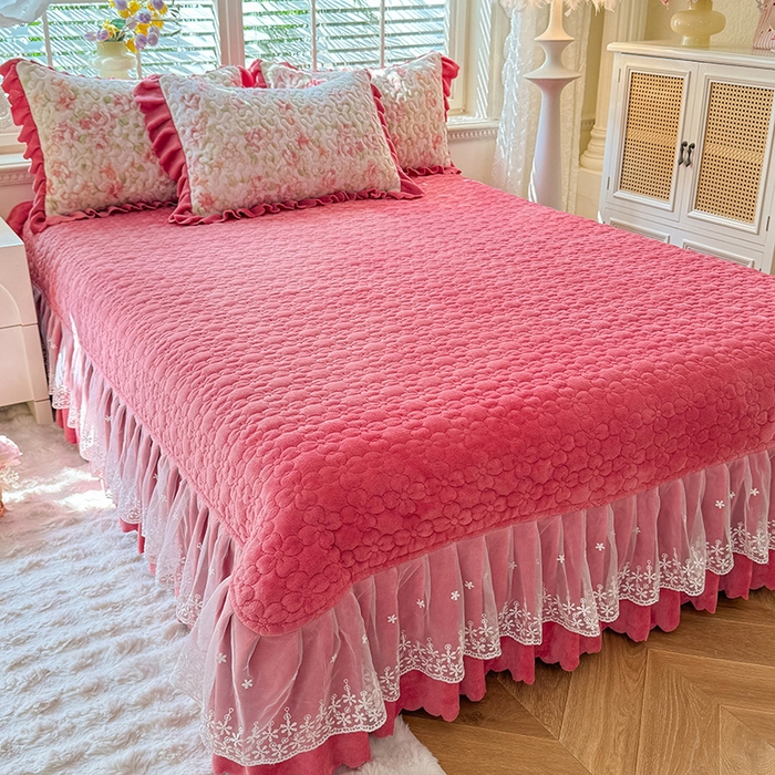 91家纺网 家纺一手货源 找家纺 九诺家纺 2025新款直播热款双层蕾丝花边牛奶绒印花床盖四件套床盖单件三件套 时光-花舞轻盈