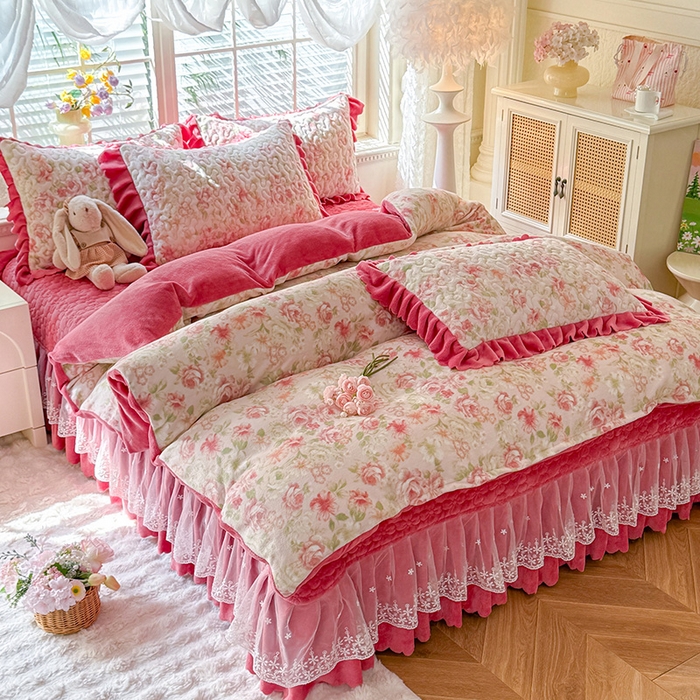 91家纺网 家纺一手货源 找家纺 九诺家纺 2025新款直播热款双层蕾丝花边牛奶绒印花床盖四件套床盖单件三件套 时光-花舞轻盈