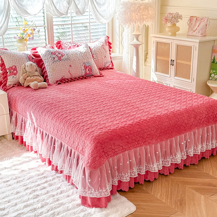 91家纺网 家纺一手货源 找家纺 九诺家纺 2025新款直播热款双层蕾丝花边牛奶绒印花床盖四件套床盖单件三件套 时光-快乐回忆