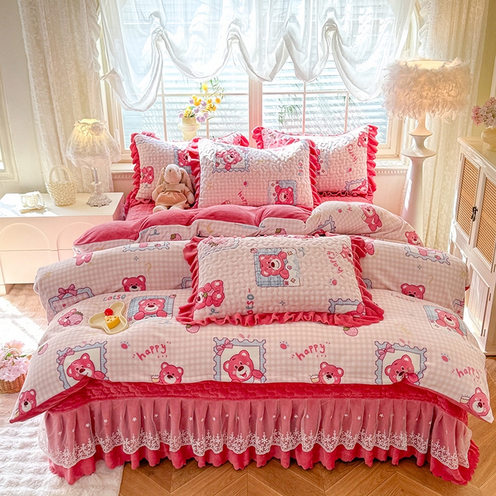 91家纺网 家纺一手货源 找家纺 九诺家纺 2025新款直播热款双层蕾丝花边牛奶绒印花床盖四件套床盖单件三件套 时光-快乐回忆