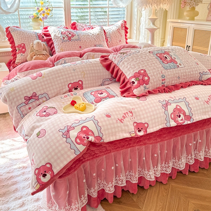 91家纺网 家纺一手货源 找家纺 九诺家纺 2025新款直播热款双层蕾丝花边牛奶绒印花床盖四件套床盖单件三件套 时光-快乐回忆