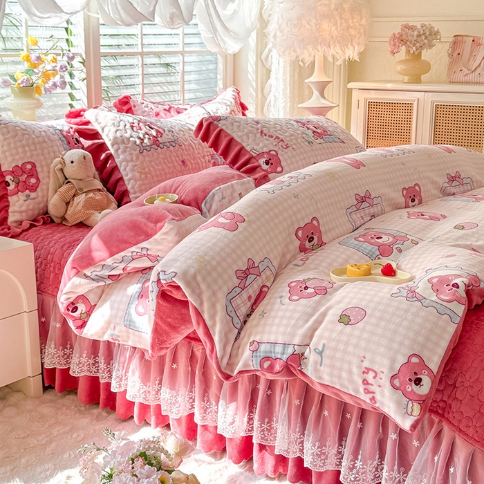 91家纺网 家纺一手货源 找家纺 九诺家纺 2025新款直播热款双层蕾丝花边牛奶绒印花床盖四件套床盖单件三件套 时光-快乐回忆