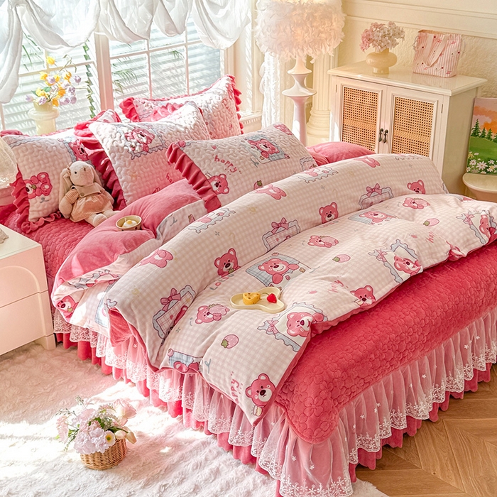 91家纺网 家纺一手货源 找家纺 九诺家纺 2025新款直播热款双层蕾丝花边牛奶绒印花床盖四件套床盖单件三件套 时光-快乐回忆