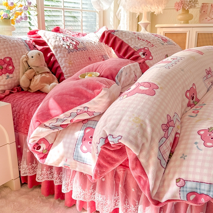 91家纺网 家纺一手货源 找家纺 九诺家纺 2025新款直播热款双层蕾丝花边牛奶绒印花床盖四件套床盖单件三件套 时光-快乐回忆