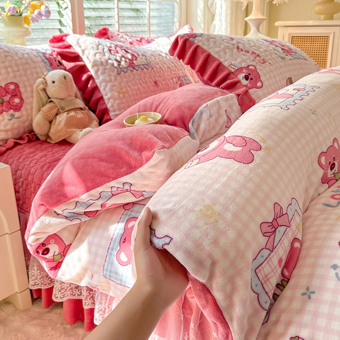 91家纺网 家纺一手货源 找家纺 九诺家纺 2025新款直播热款双层蕾丝花边牛奶绒印花床盖四件套床盖单件三件套 时光-快乐回忆