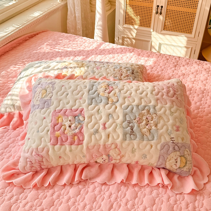 91家纺网 家纺一手货源 找家纺 九诺家纺 2025新款直播热款双层蕾丝花边牛奶绒印花床盖四件套床盖单件三件套 时光-萌宠之家