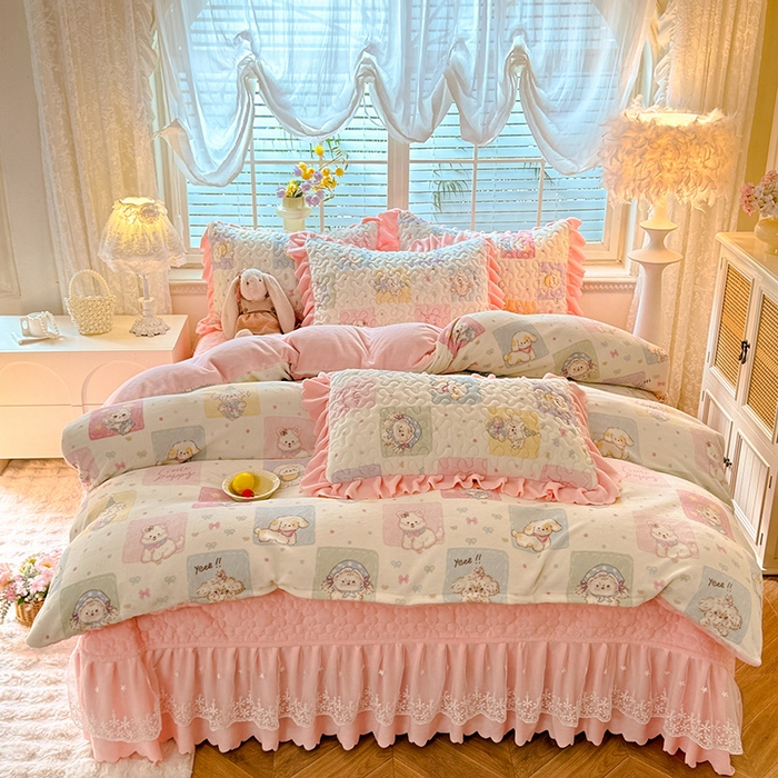 91家纺网 家纺一手货源 找家纺 九诺家纺 2025新款直播热款双层蕾丝花边牛奶绒印花床盖四件套床盖单件三件套 时光-萌宠之家