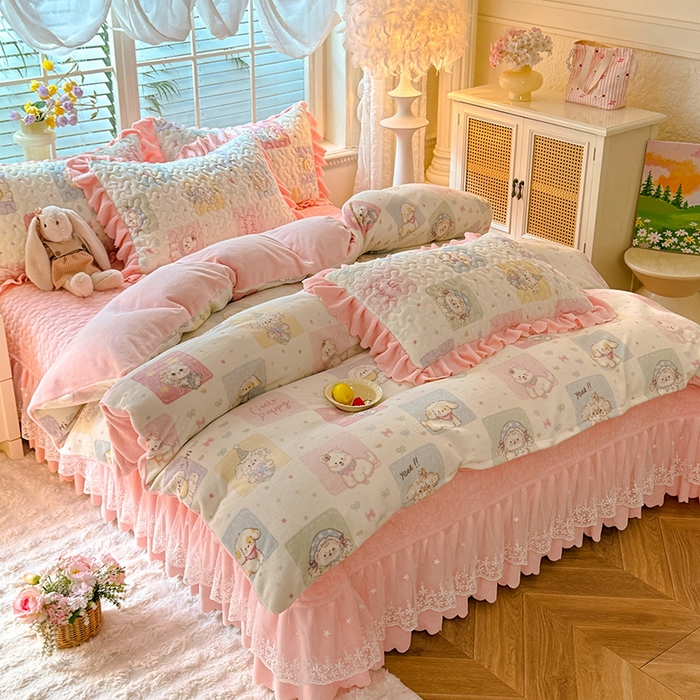 91家纺网 家纺一手货源 找家纺 九诺家纺 2025新款直播热款双层蕾丝花边牛奶绒印花床盖四件套床盖单件三件套 时光-萌宠之家