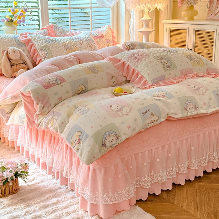 91家纺网 家纺一手货源 找家纺 九诺家纺 2025新款直播热款双层蕾丝花边牛奶绒印花床盖四件套床盖单件三件套 时光-萌宠之家