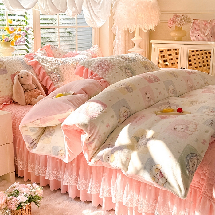 91家纺网 家纺一手货源 找家纺 九诺家纺 2025新款直播热款双层蕾丝花边牛奶绒印花床盖四件套床盖单件三件套 时光-萌宠之家