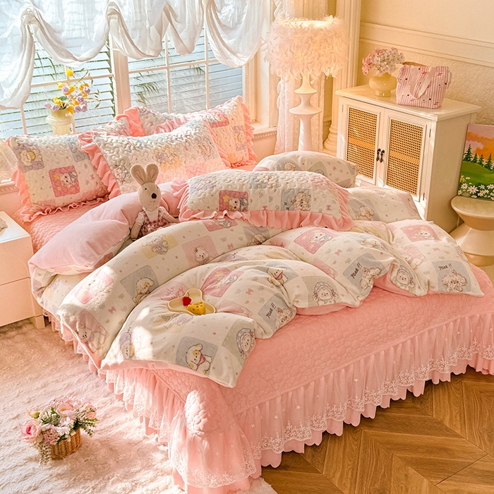 91家纺网 家纺一手货源 找家纺 九诺家纺 2025新款直播热款双层蕾丝花边牛奶绒印花床盖四件套床盖单件三件套 时光-萌宠之家