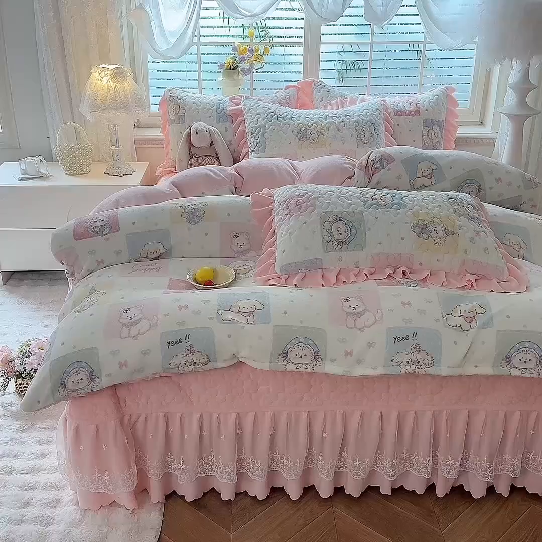 91家纺网 家纺一手货源 找家纺 九诺家纺 2025新款直播热款双层蕾丝花边牛奶绒印花床盖四件套床盖单件三件套 时光-萌宠之家
