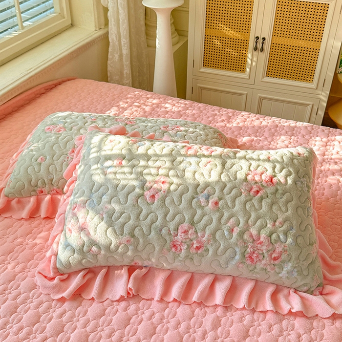 91家纺网 家纺一手货源 找家纺 九诺家纺 2025新款直播热款双层蕾丝花边牛奶绒印花床盖四件套床盖单件三件套 时光-沐熙花