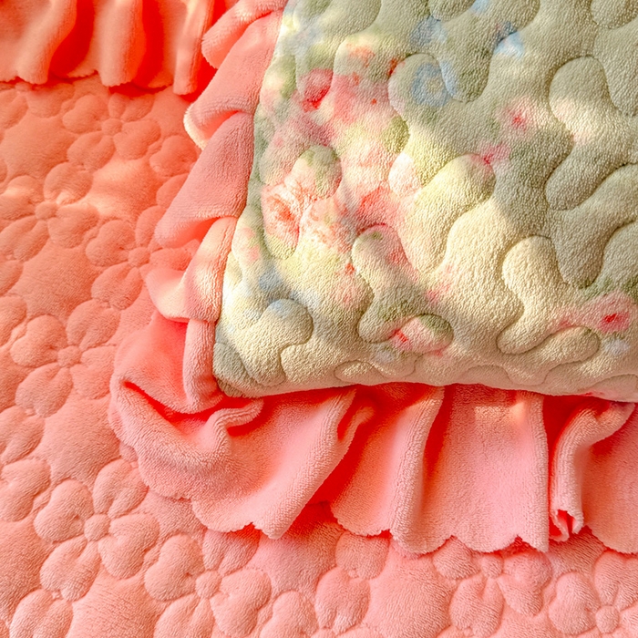 91家纺网 家纺一手货源 找家纺 九诺家纺 2025新款直播热款双层蕾丝花边牛奶绒印花床盖四件套床盖单件三件套 时光-沐熙花