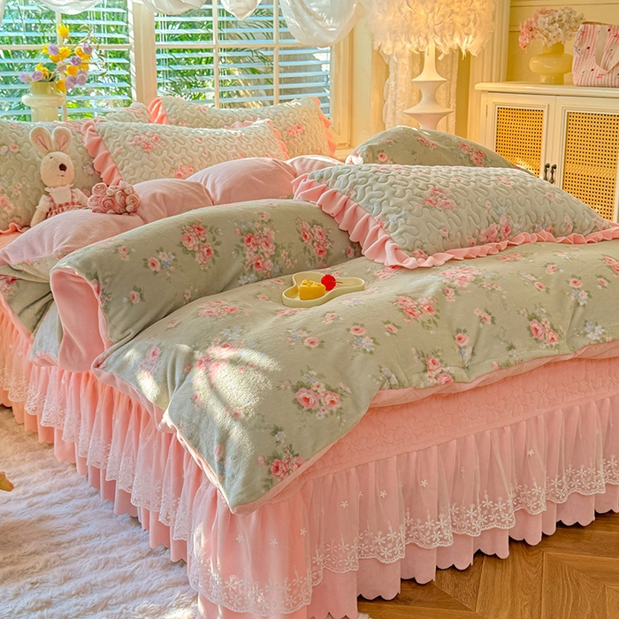 91家纺网 家纺一手货源 找家纺 九诺家纺 2025新款直播热款双层蕾丝花边牛奶绒印花床盖四件套床盖单件三件套 时光-沐熙花